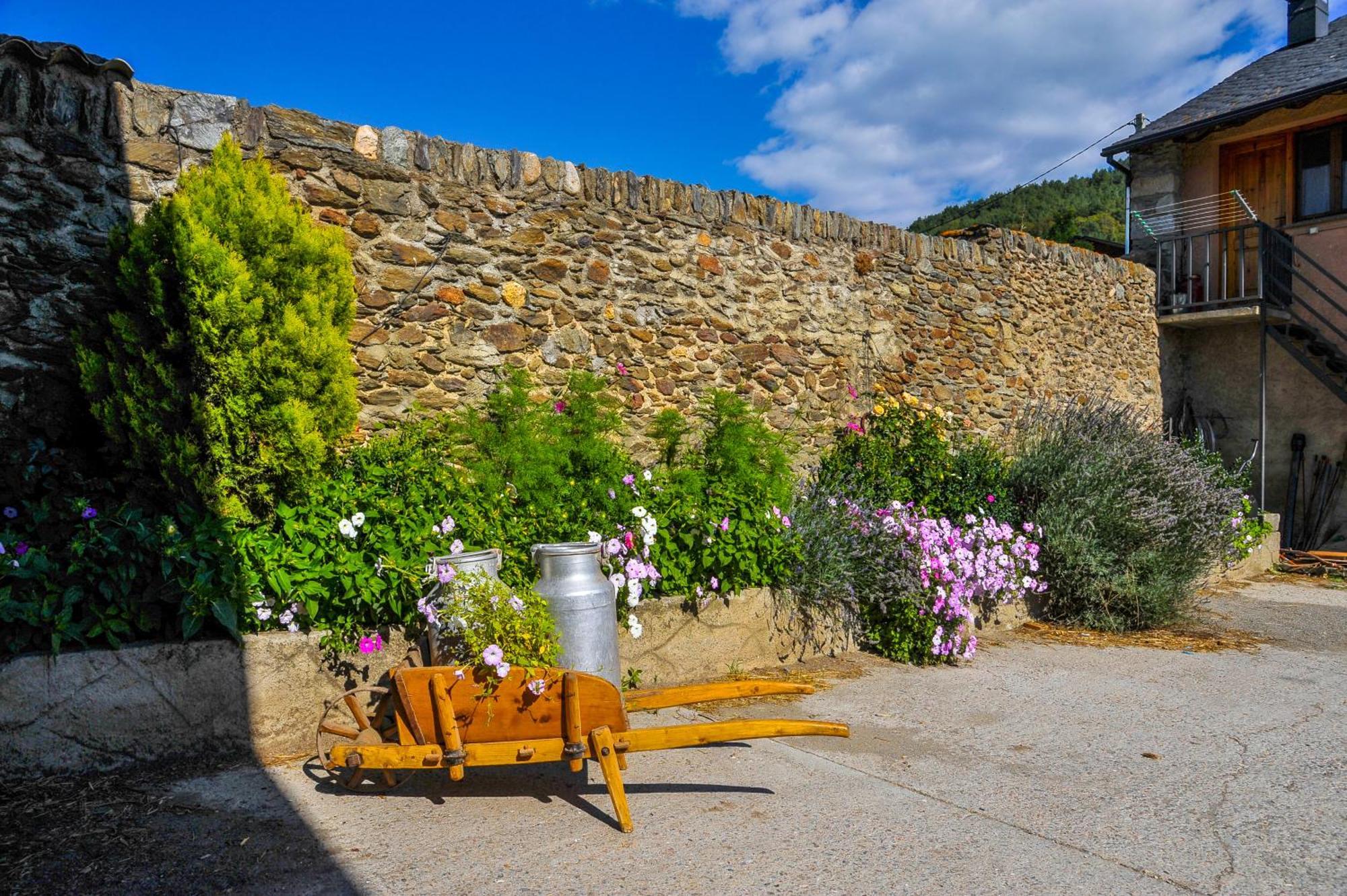 Gasthaus Cal Pascual Les Pereres Exterior foto